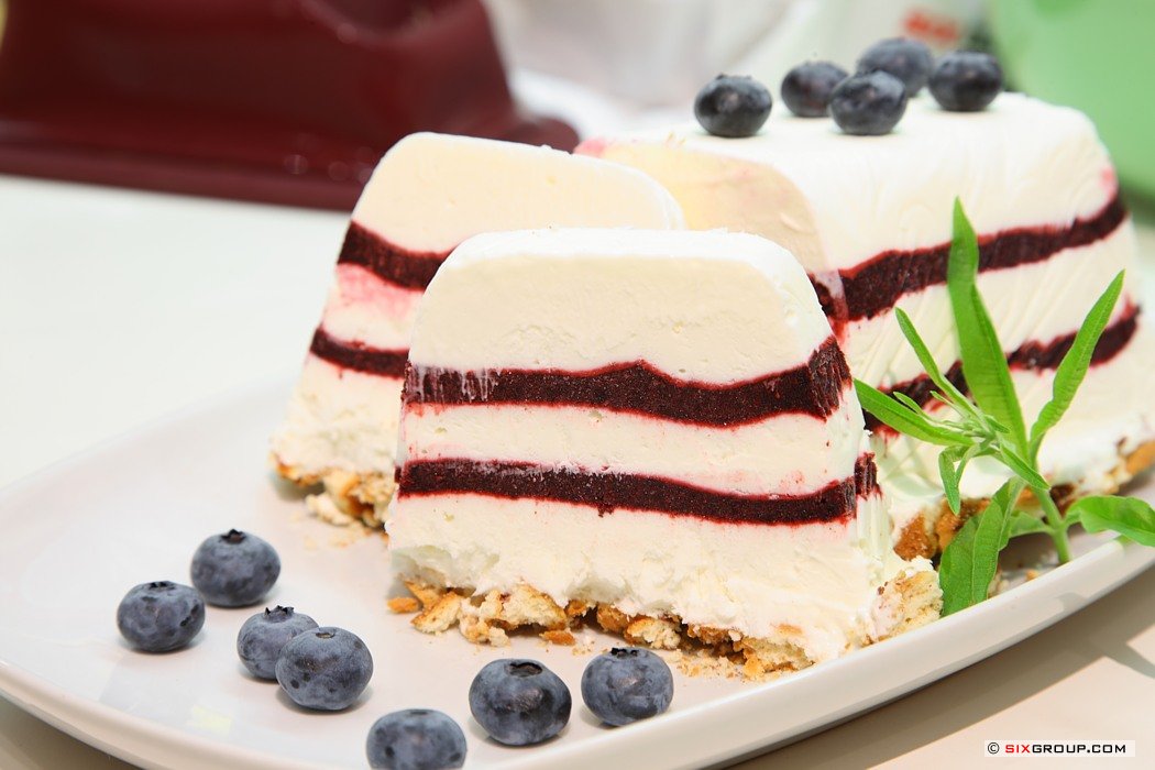 Geschichtetes Heidelbeer- Eis