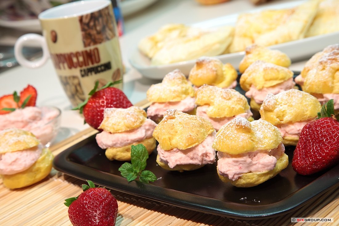 Profiteroles mit Erdbeercreme