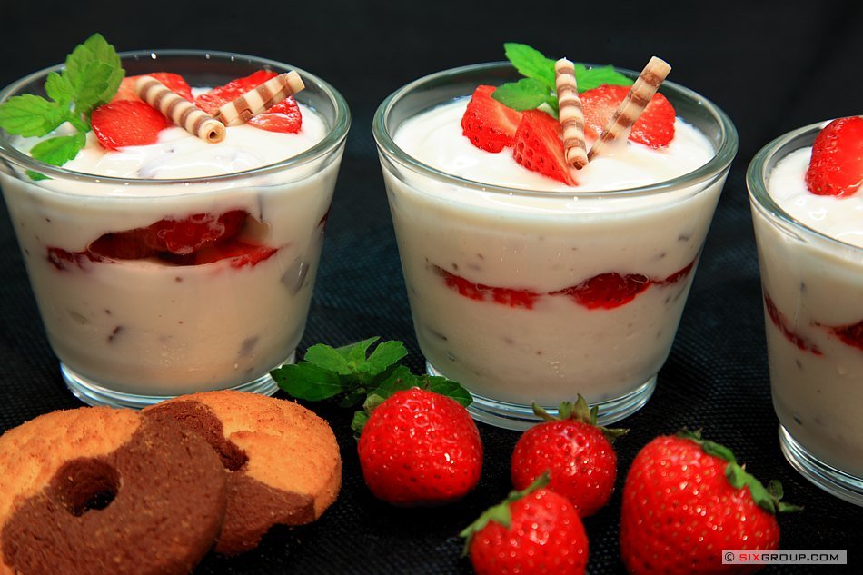 Erdbeeren auf Stracciatella- Creme