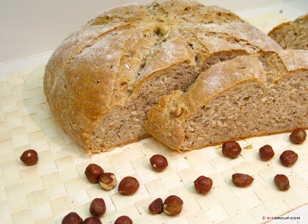 Roggenmischbrot mit Nüssen