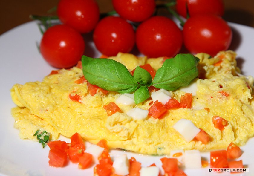 Omelett mit Tomate und Mozzarella